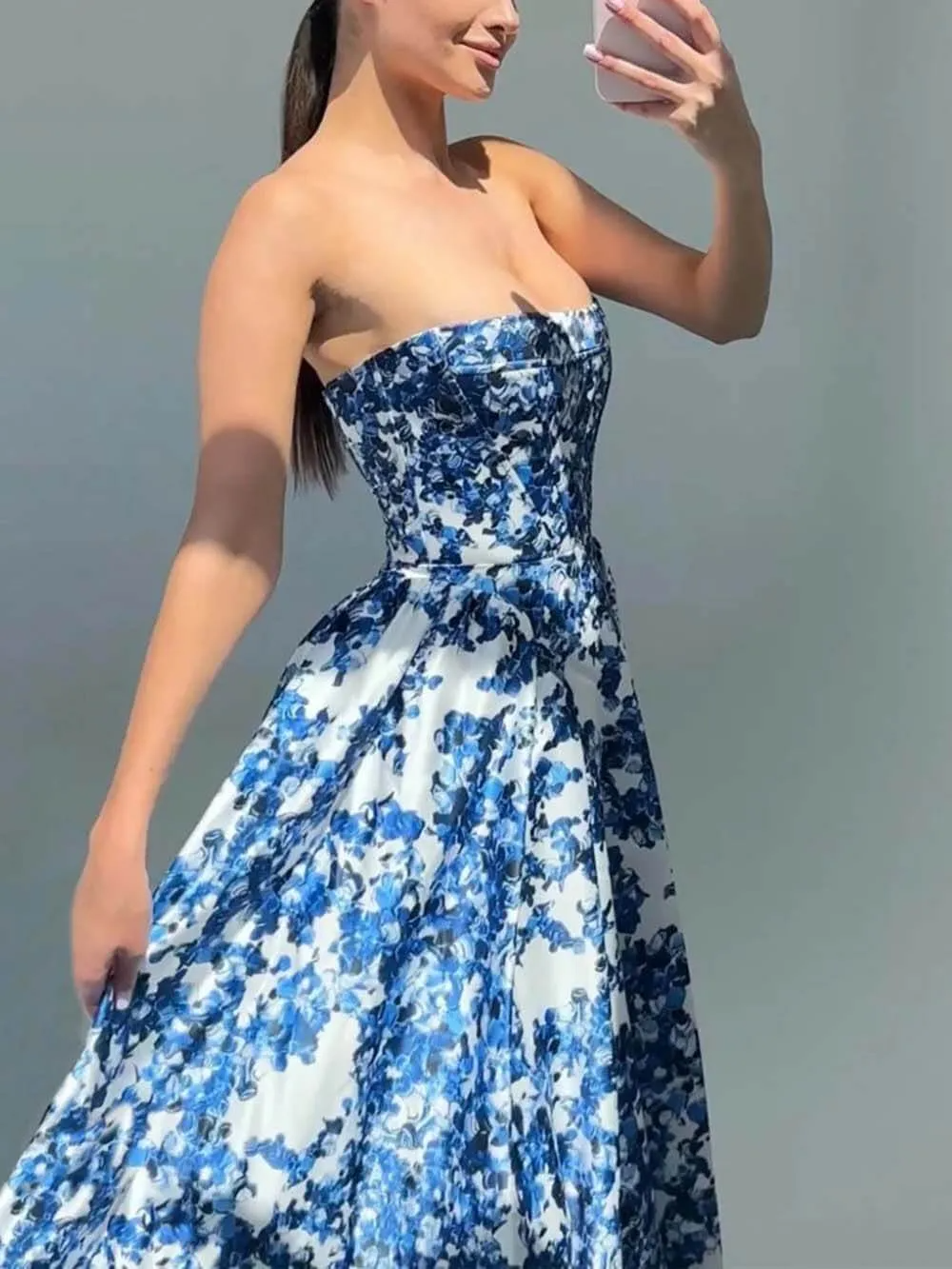 Women’s Maxi Dress – Strapless – Floral Pattern – Fitted Bodice – Formal Flared Skirt