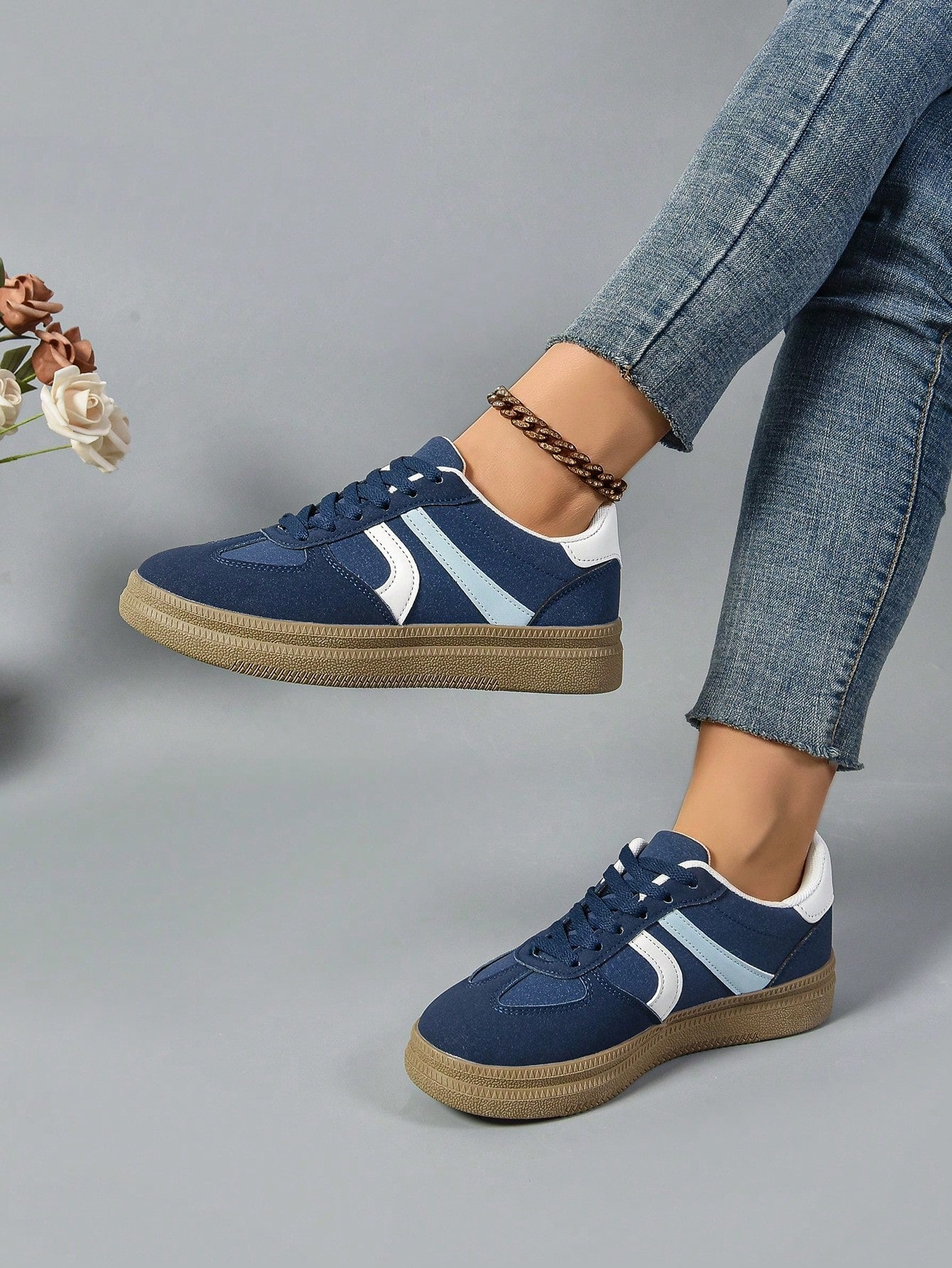 Women’s Low-Top Sneakers – Lace-Up – Print Detail – Rubber Sole Casual Fit