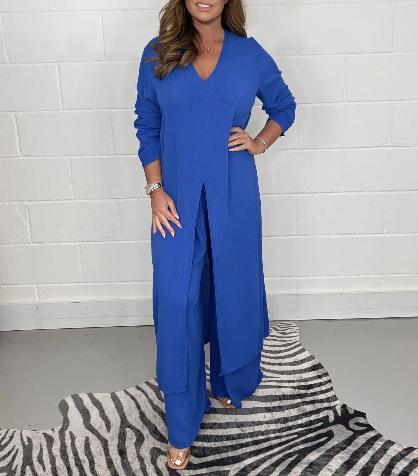 Women’s Coordinated Set – Relaxed Fit – V-Neck Top – Front Slit – Wide-Leg Pants – Soft Drape