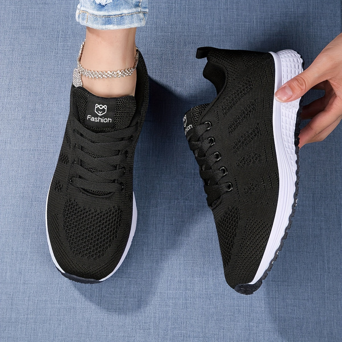 Women’s Sports Shoes – Soft Knit – Low Top – Lace-Up Fit