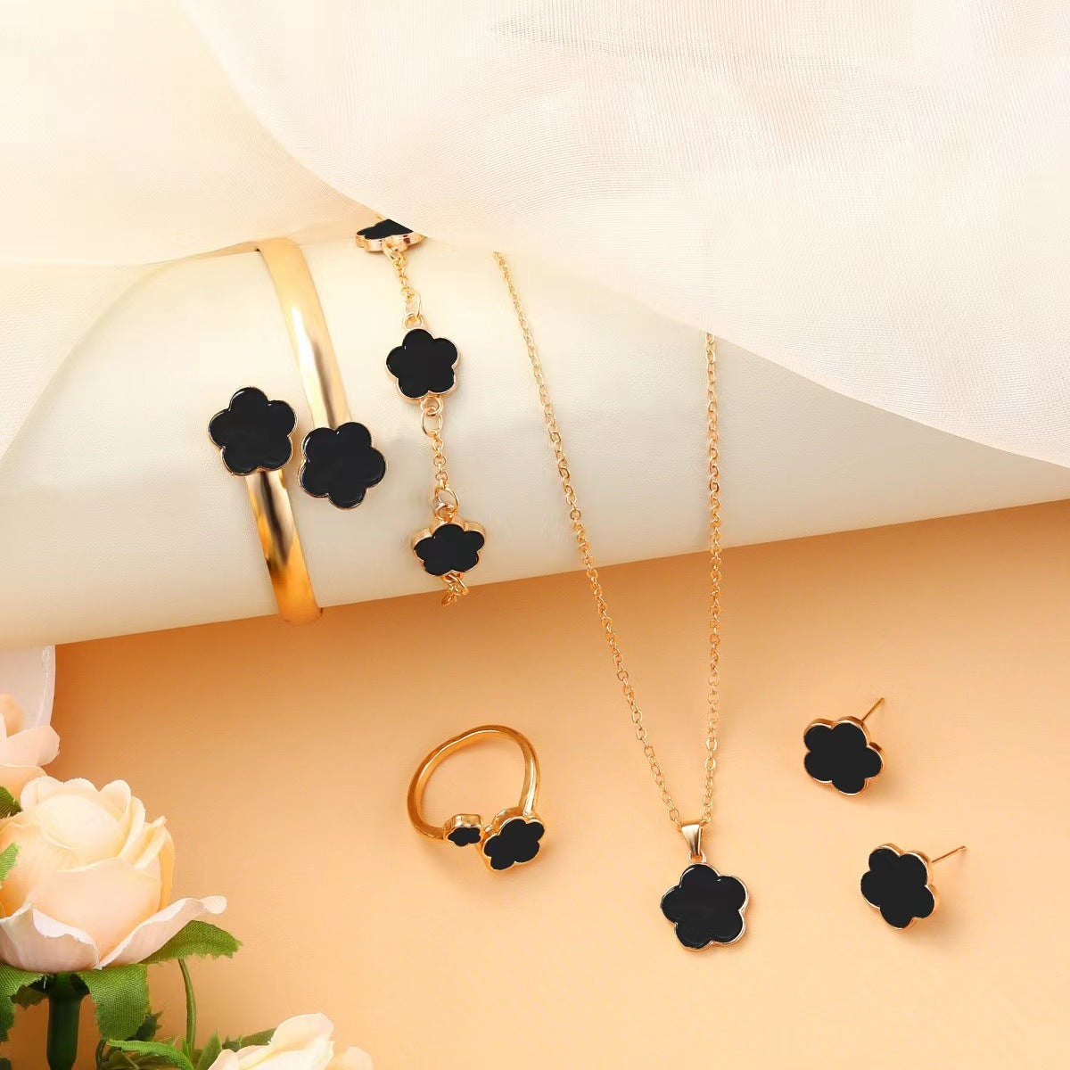 Isla Delicate Jewelry Set | Clover Charm Solid Jewelry