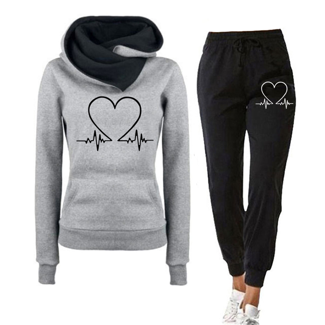 Women’s Jogging Set – Soft Knit – Relaxed Fit – Heart Graphic – Tapered Leg Pants
