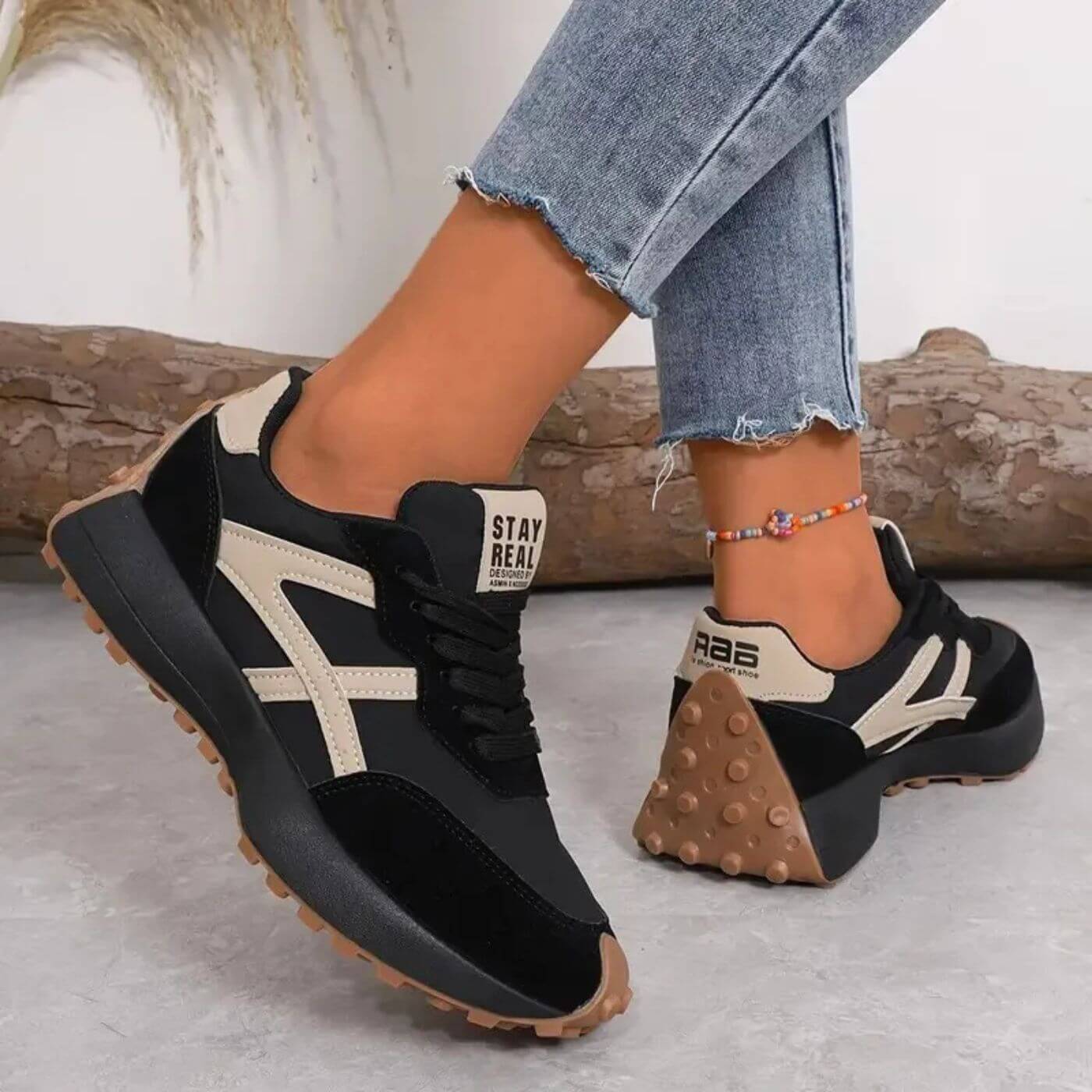 Women’s Sneakers – Breathable Mesh – Cushioned Sole – Low-Top Lace-Up – Casual Fit