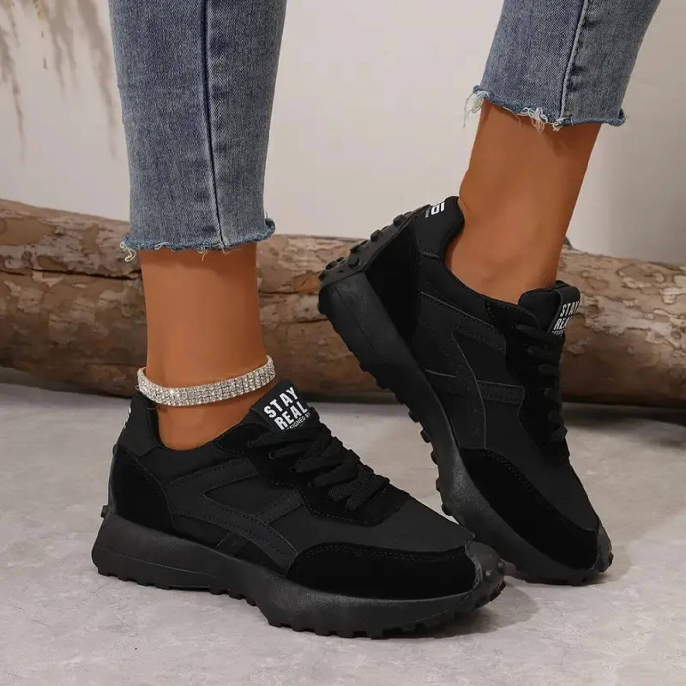 Women’s Sneakers – Breathable Mesh – Cushioned Sole – Low-Top Lace-Up – Casual Fit