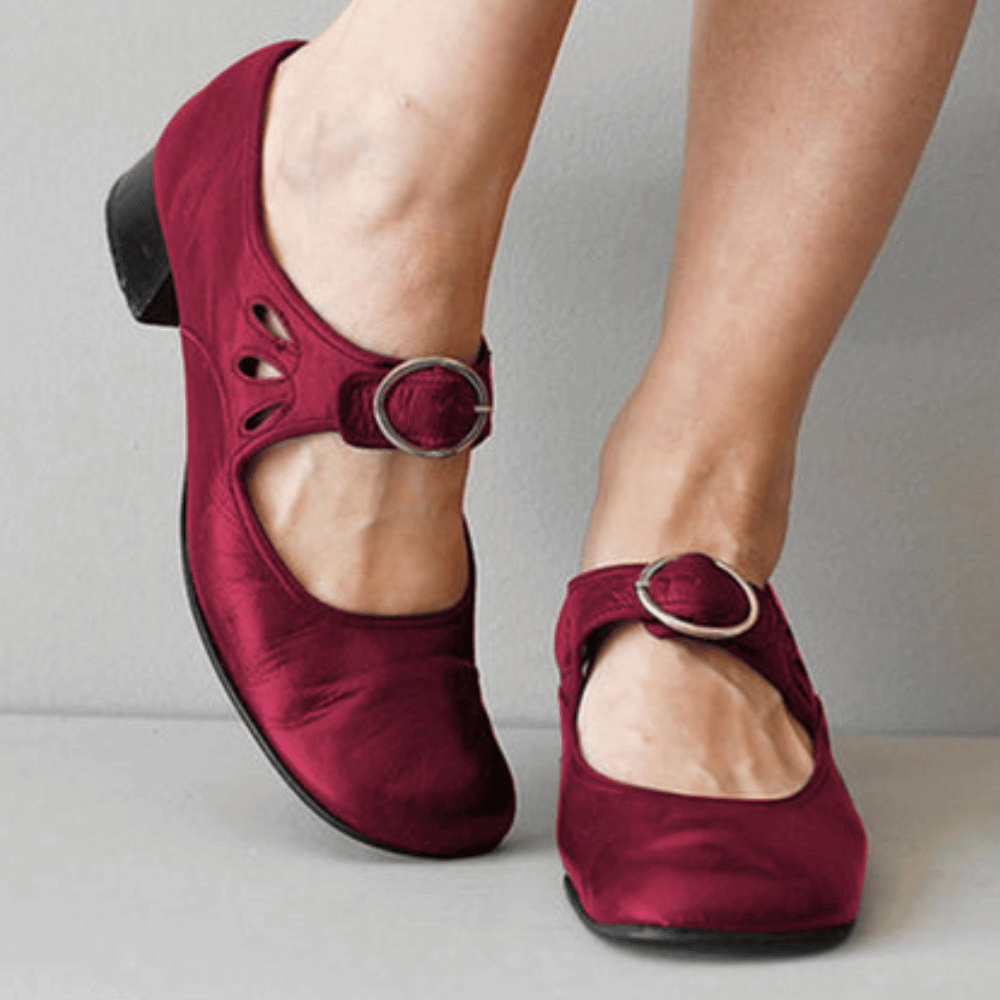 Women’s Closed-Toe Sandals – Low Heel – Adjustable Buckle – Cut-Out Detailing