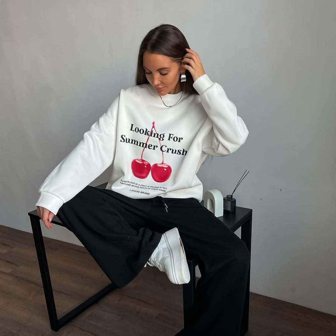 Women’s Pullover Sweatshirt – Oversized Fit – Soft Knit – Graphic Front – Crew Neck