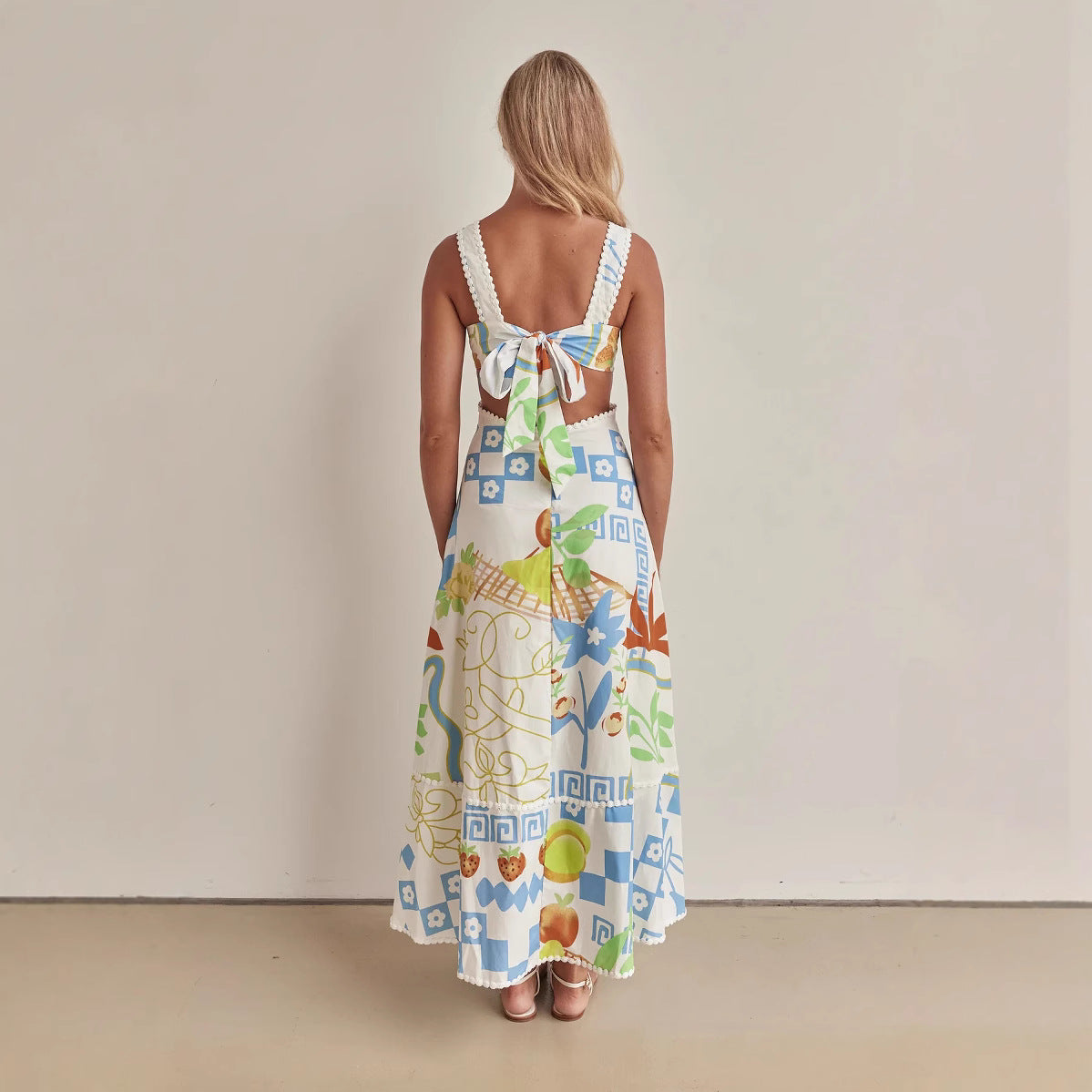 Women’s Maxi Dress – A-Line Fit – V-Neck – Spaghetti Straps – Cut-Out Waist – Printed