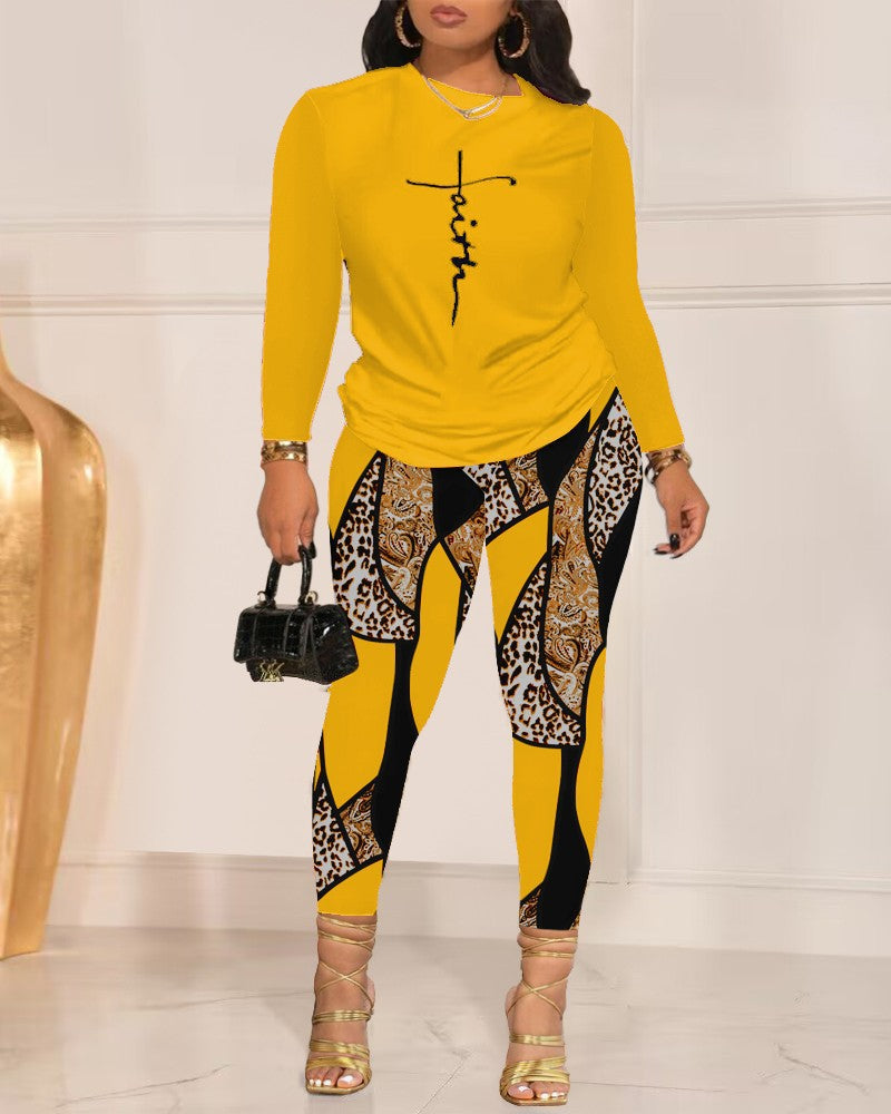 Women's Relaxed Fit Top and Snug Pants Set - Knit - Graphic Print