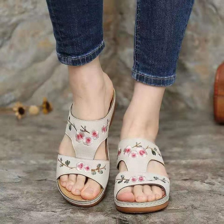 Women’s Slide Sandals – Wedge Platform – Embroidered Straps – Cushioned Footbed
