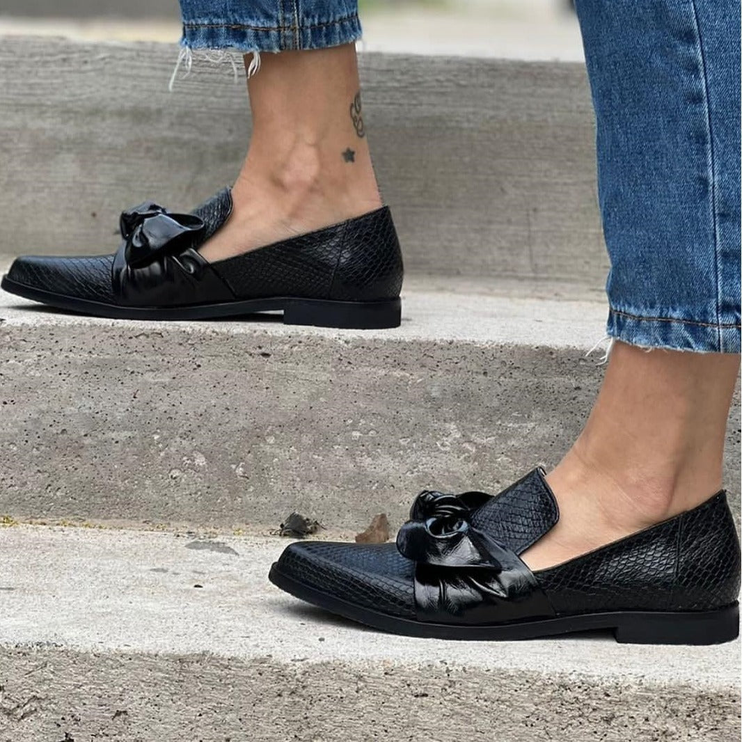 Women’s Loafers – Pointed Toe – Faux Reptile Texture – Bow Strap – Low Heel Comfort