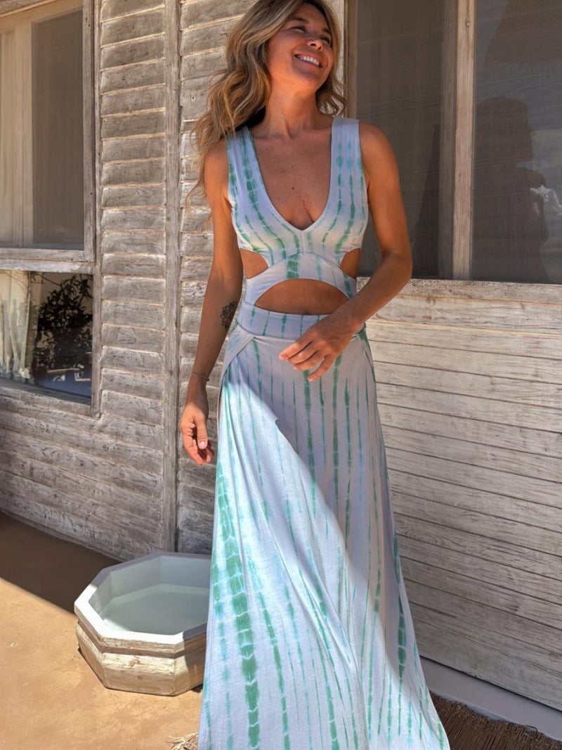 Women’s Maxi Dress – Slim Fit – V-Neck – Waist Cut-Out – Breathable Bold Print