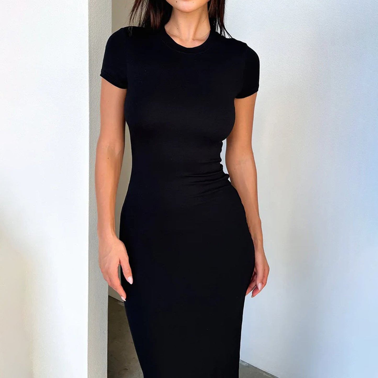 Women’s Full-Length Dress – Slim Fit – Stretch Fabric – Short Sleeve – Round Neck