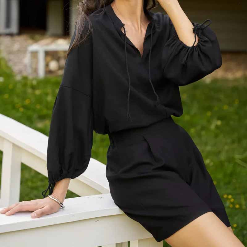 Women’s Two-Piece Set – Relaxed Fit V-Neck Top with Balloon Sleeves – Ruffle Hem Shorts