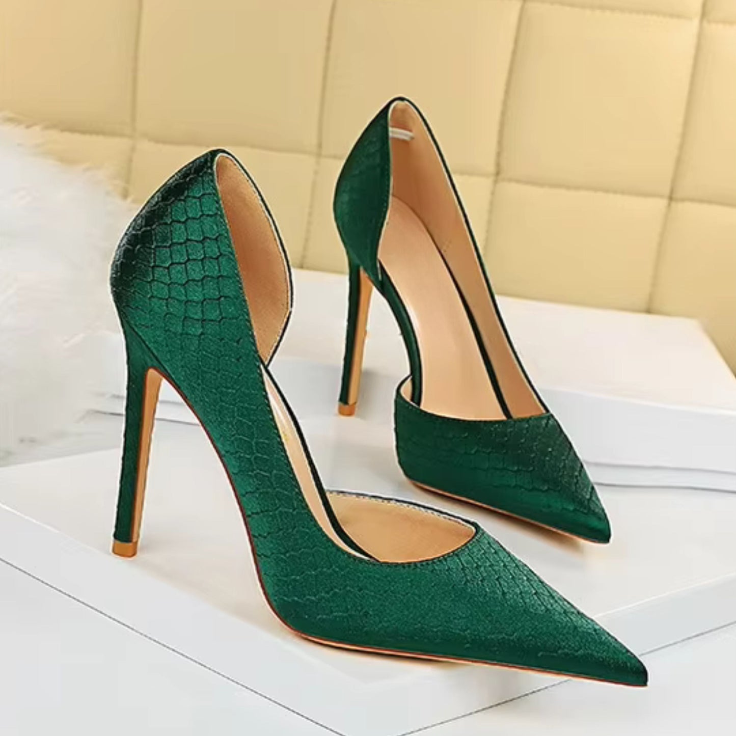 Women’s Stiletto Heels – Pointed Toe – Embossed Texture – Slim Fit Elegant Pumps