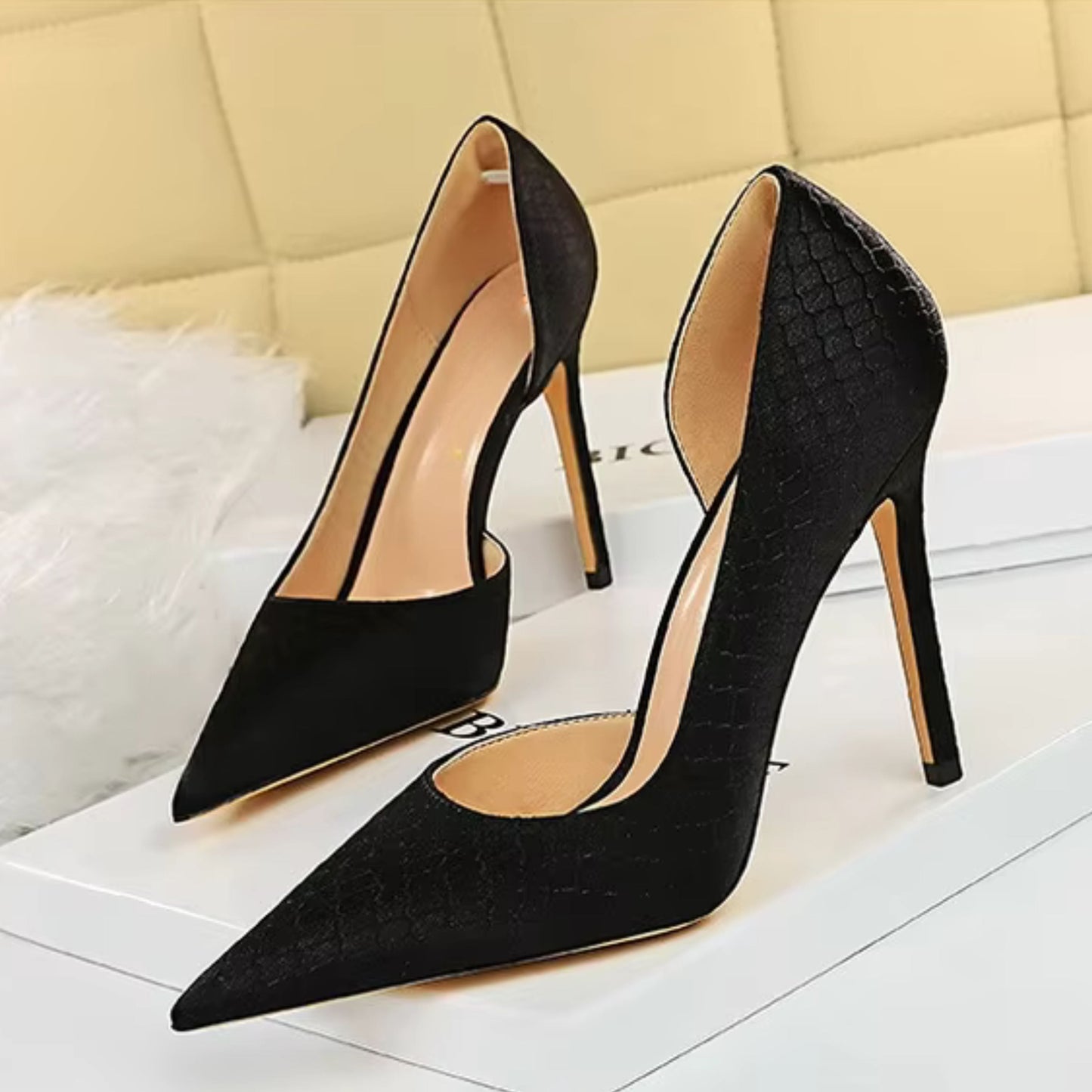 Women’s Stiletto Heels – Pointed Toe – Embossed Texture – Slim Fit Elegant Pumps