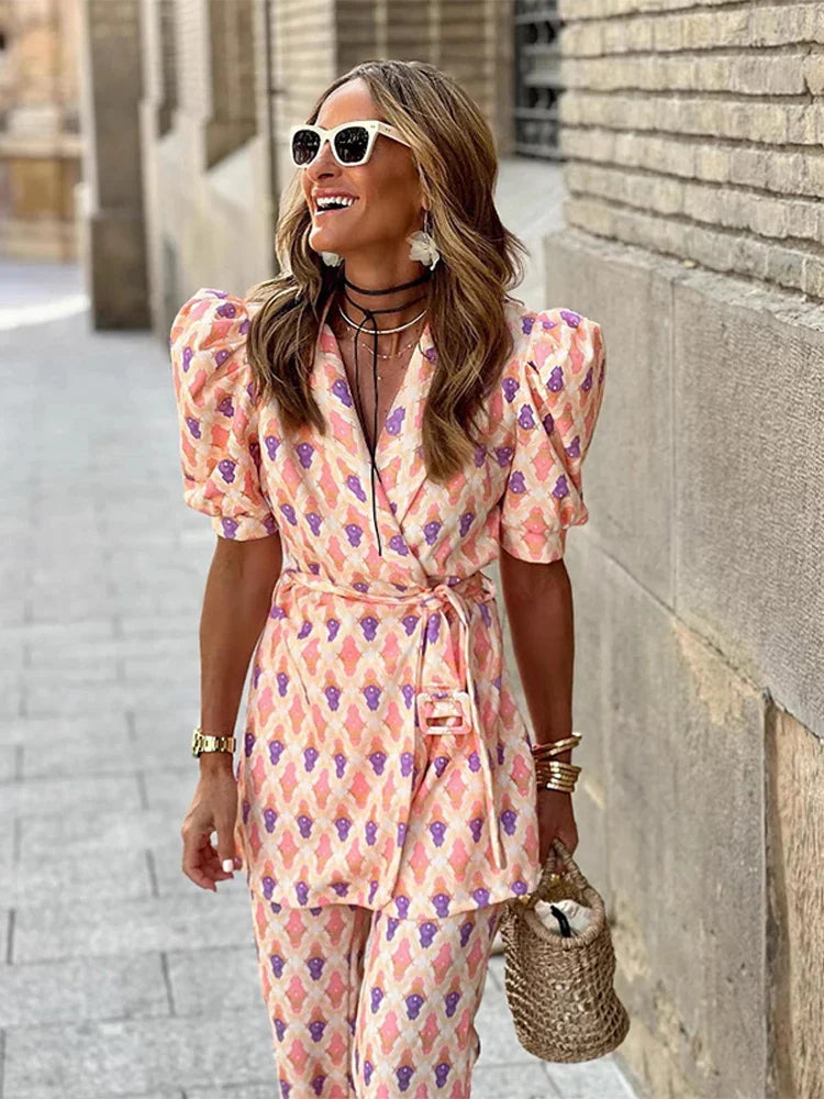 Women’s Blouse – Tailored Fit – Puff Sleeve Wrap Top – V-Neck – Geometric Print