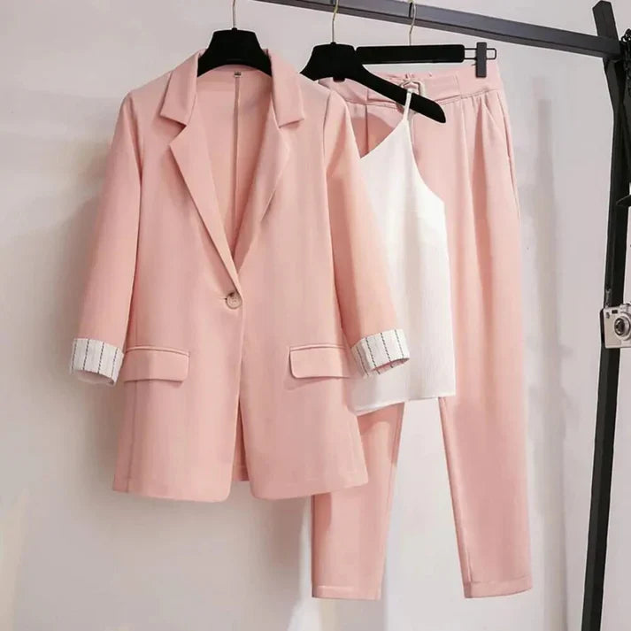 Women’s Three-Piece Set – Structured Fit – Notched Lapel – Single Button – Turned Cuff – Hip Length
