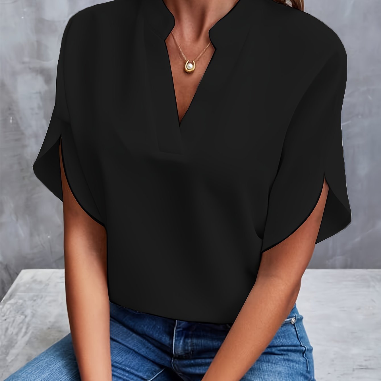 Women’s Blouse – Relaxed Fit – Silk Look – V-Neck – Flared Sleeves – Soft Drape