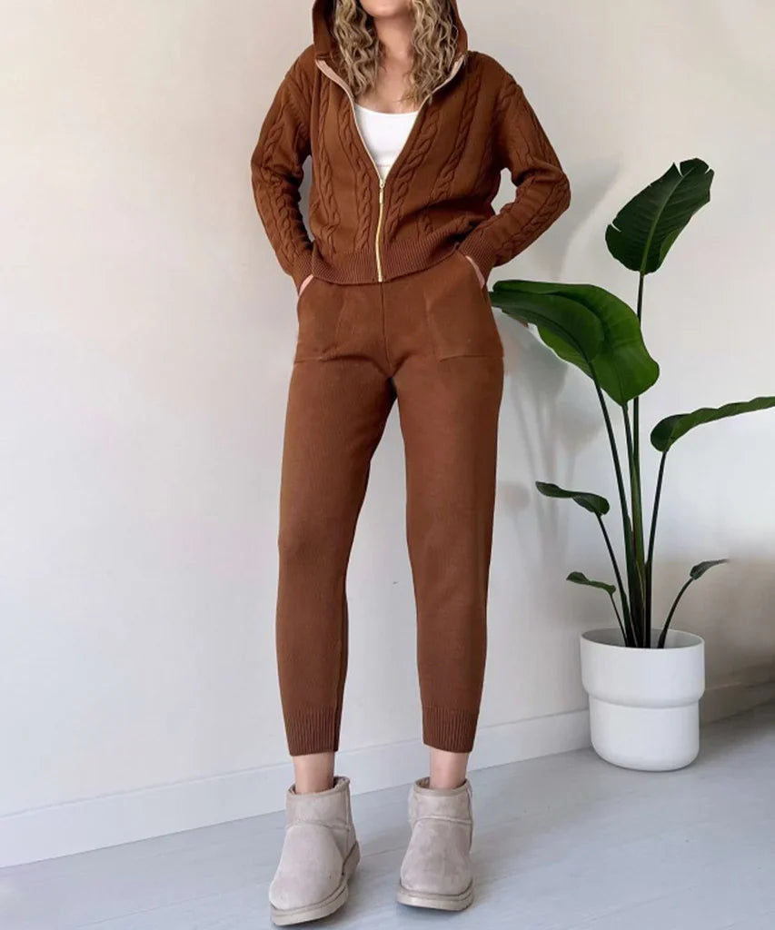 Women’s Knitted Set – Textured Knit – Oversized Fit – Zip Front – Cable Knit Design