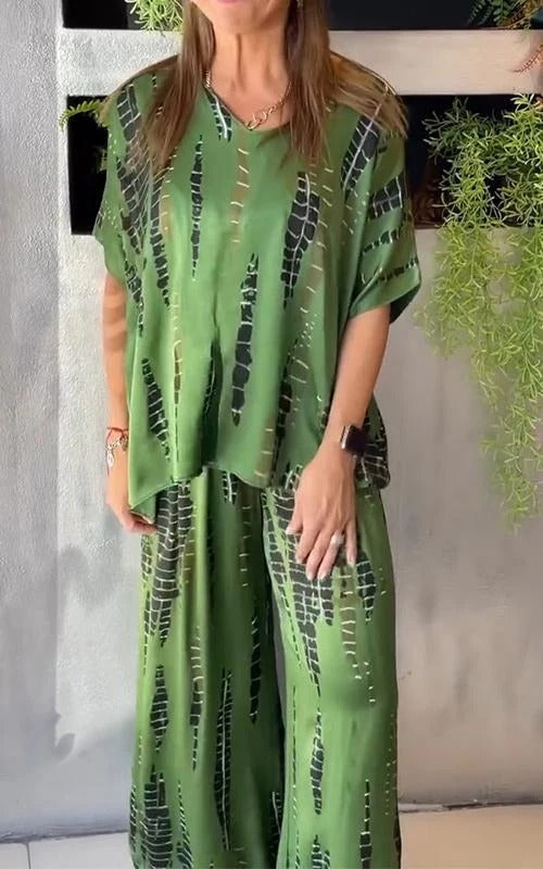 Women’s Satin Suit Set – Relaxed Fit – Round Neck Top – Wide-Leg Pants – Abstract Print