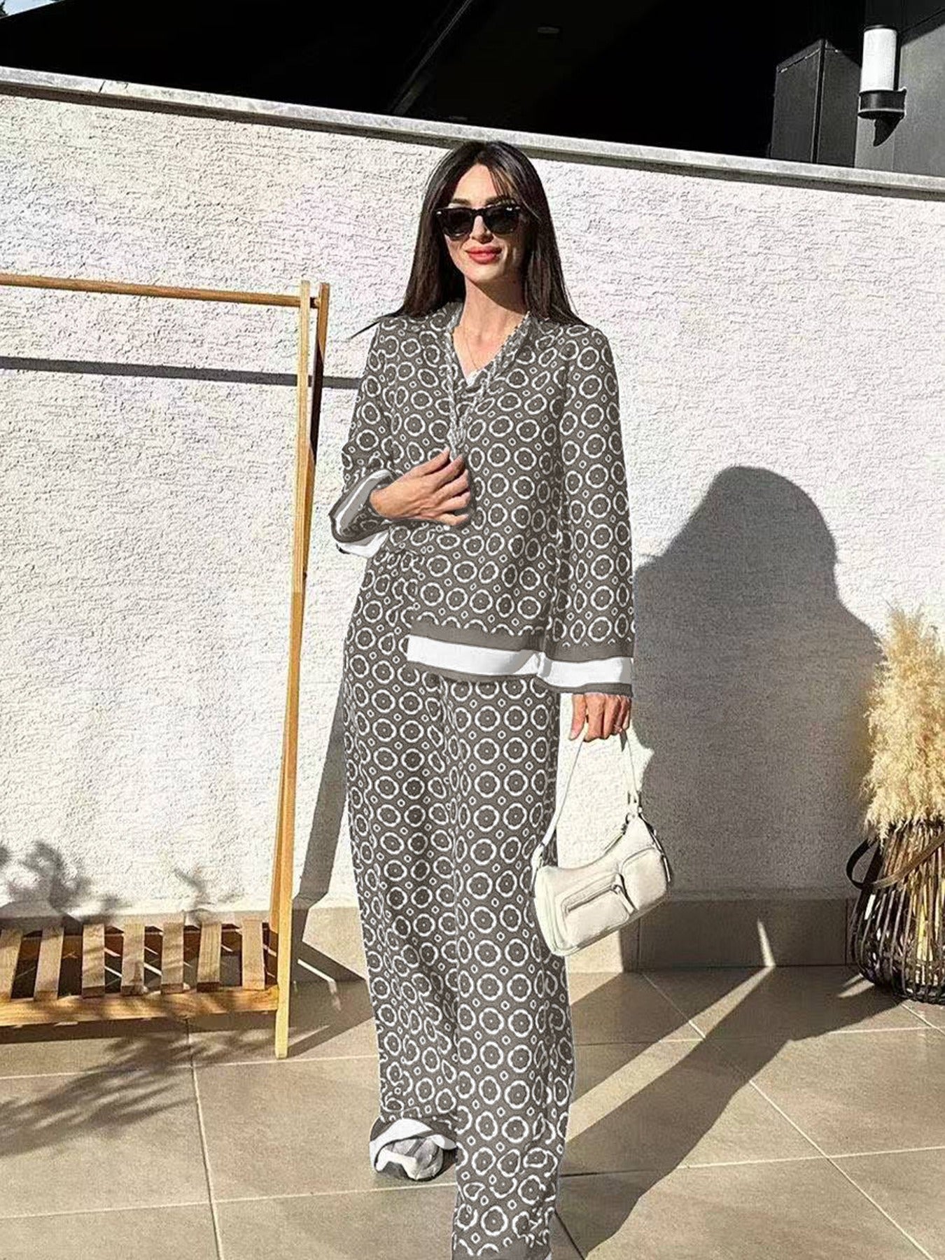 Women’s Two-Piece Set – Geometric Print – Relaxed Fit Shirt – Wide-Leg Pants