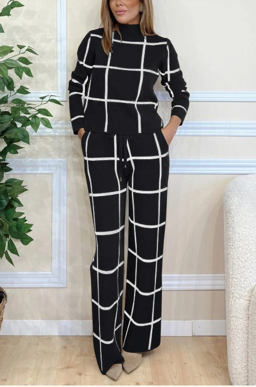 Women’s Knit Suit Set – Relaxed Fit – Plaid Pattern – Long Sleeve – Drawstring Waist