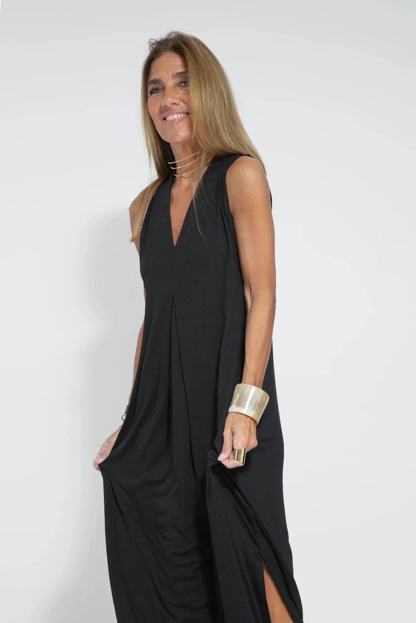 Women's Maxi Dress - Sleeveless A-Line - Lightweight Flowy V-Neck Elegant Fit