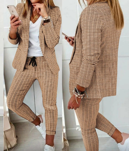 Women's Checked Suit – Tailored Blazer & Slim-Fit Cropped Pants – Classic Lapel