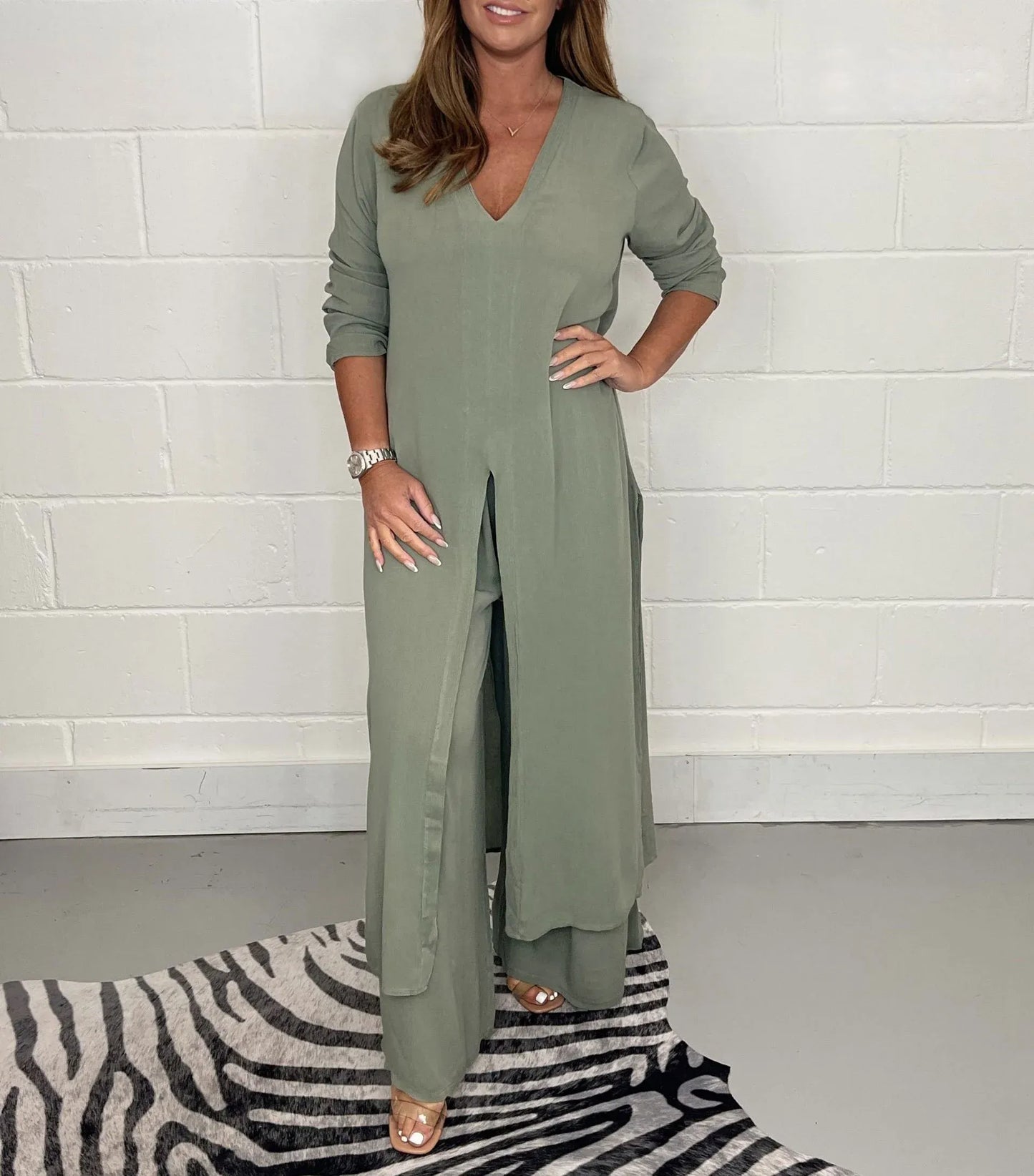 Women’s Coordinated Set – Relaxed Fit – V-Neck Top – Front Slit – Wide-Leg Pants – Soft Drape