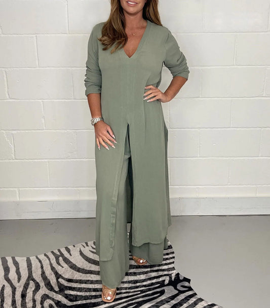 Women’s Coordinated Set – Relaxed Fit – V-Neck Top – Front Slit – Wide-Leg Pants – Soft Drape