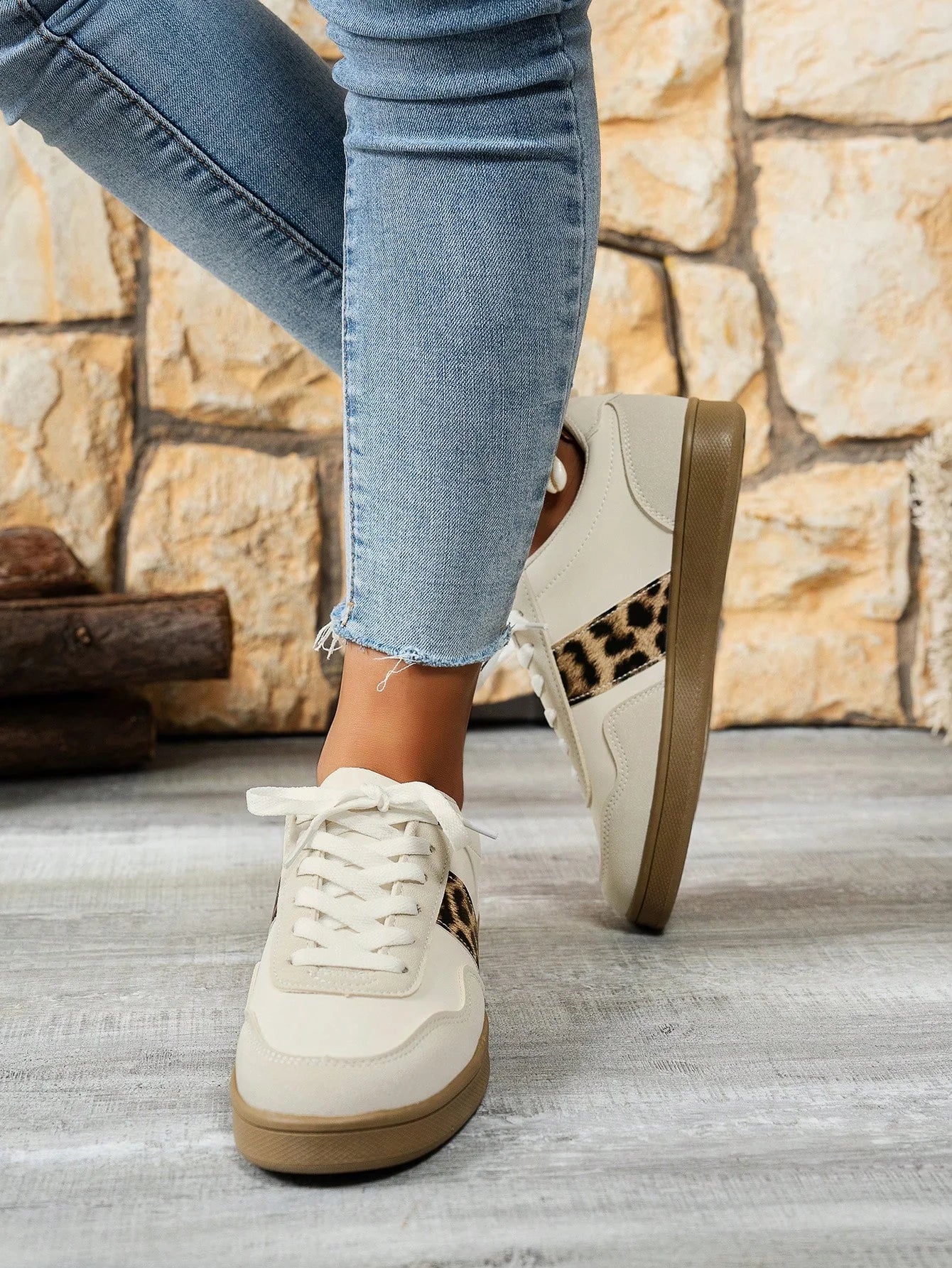 Women’s Low-Top Sneakers – Lace-Up – Print Detail – Rubber Sole Casual Fit