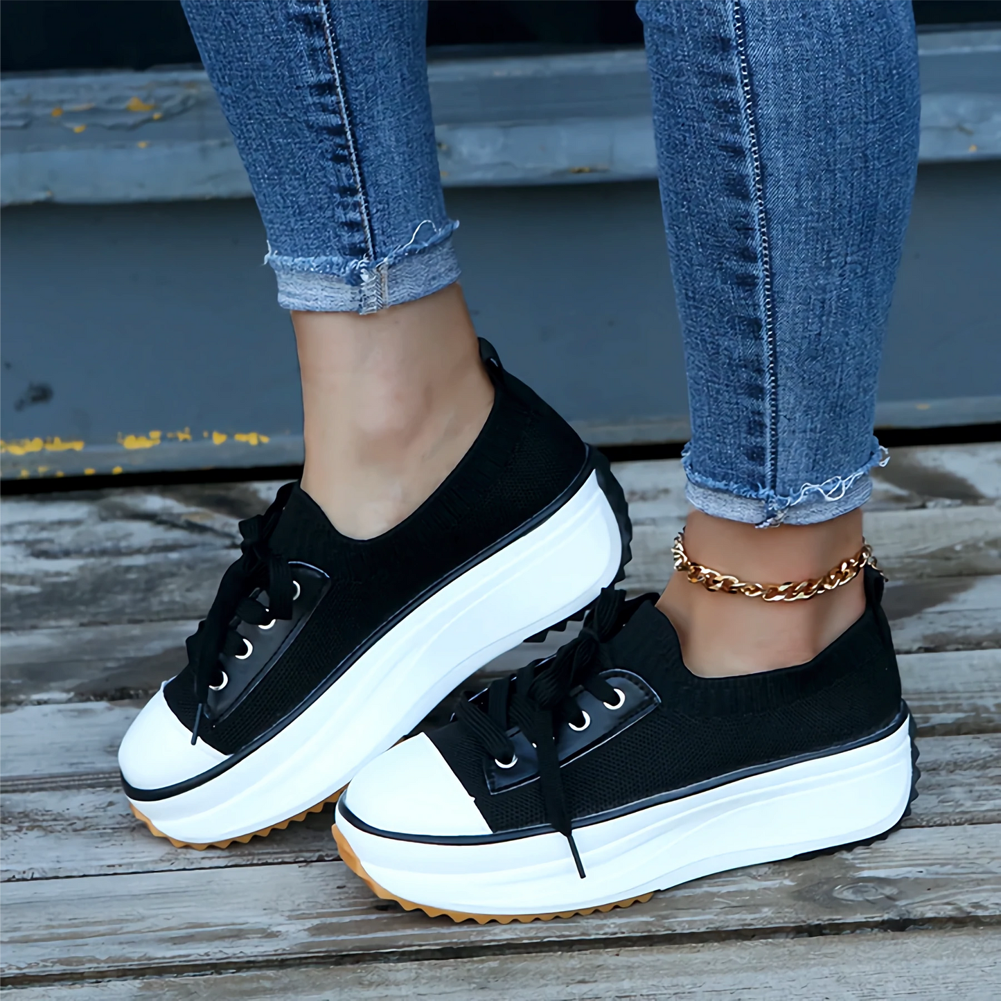Women’s Sneakers – Platform Sole – Soft Knit Upper – Lace-Up – Casual Fit