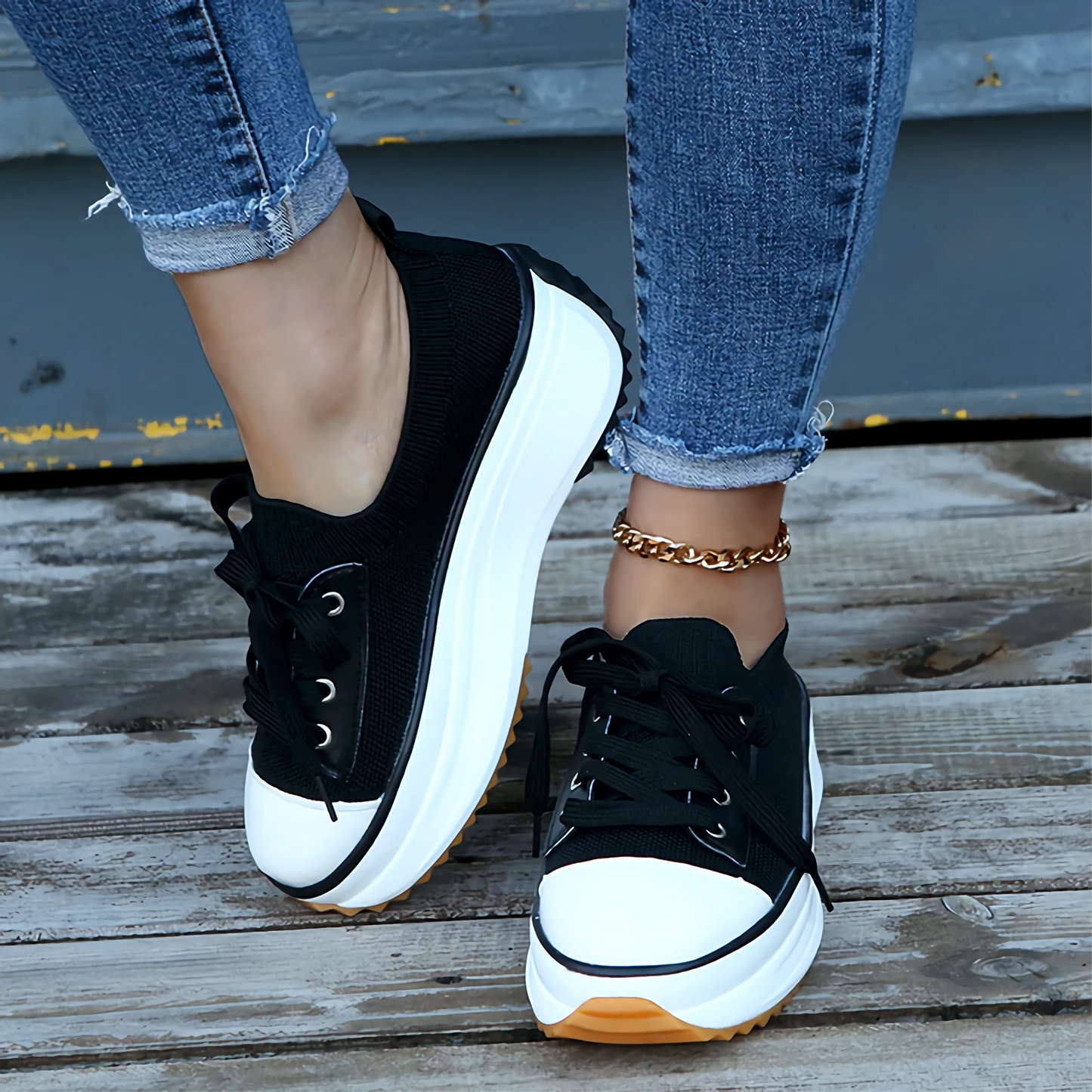 Women’s Sneakers – Platform Sole – Soft Knit Upper – Lace-Up – Casual Fit