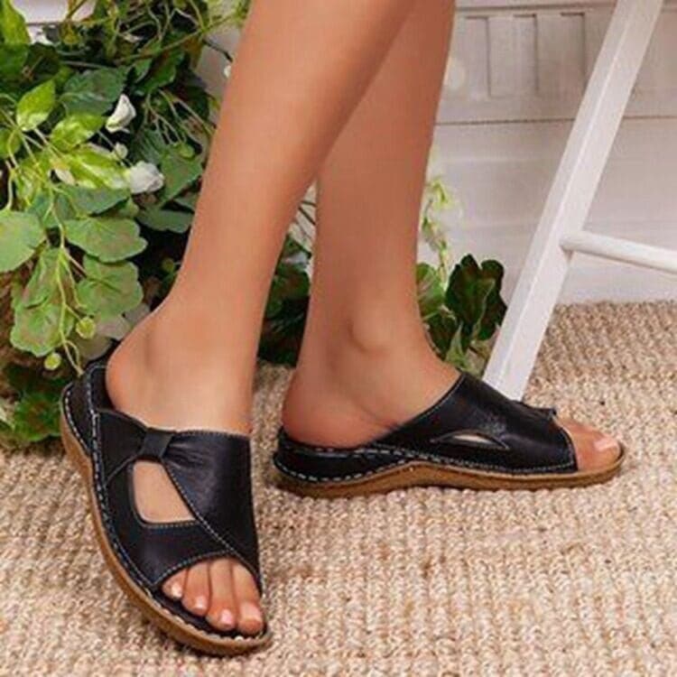 Women’s Sandals – Slip-On Flat Heel – Cross-Strap Design – Open Toe Casual Fit