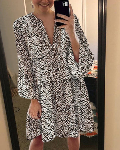 Women’s Knee-Length Dress – Relaxed Fit – V-Neck – Leopard Print – Cotton Blend