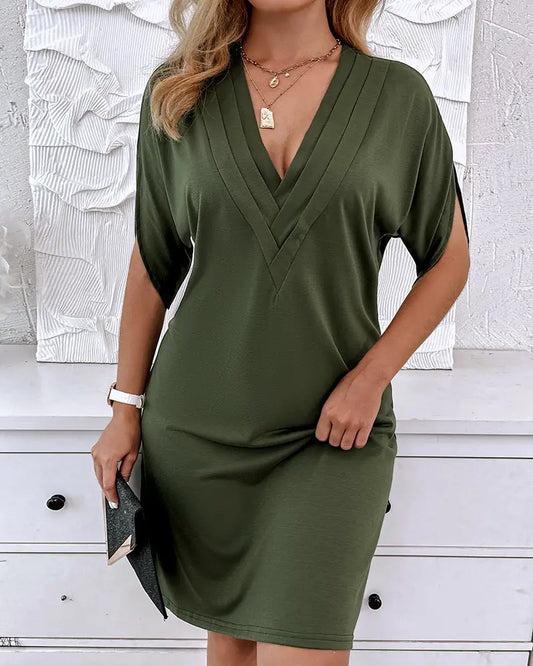 Women’s Knee-Length Dress – Relaxed Fit – V-Neck Ruched Front – Breathable Blend