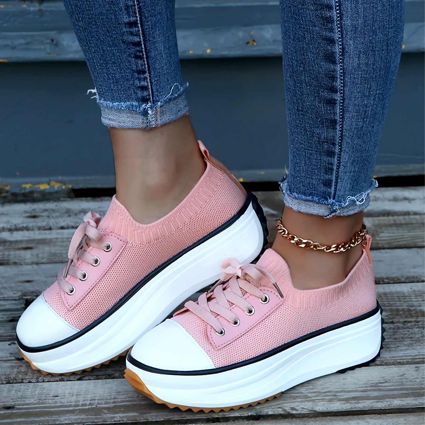 Women’s Sneakers – Platform Sole – Soft Knit Upper – Lace-Up – Casual Fit