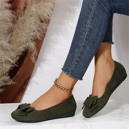 Women’s Ballet Flats – Suede Texture – Slip-On Fit – Bow Accent – Casual Comfort