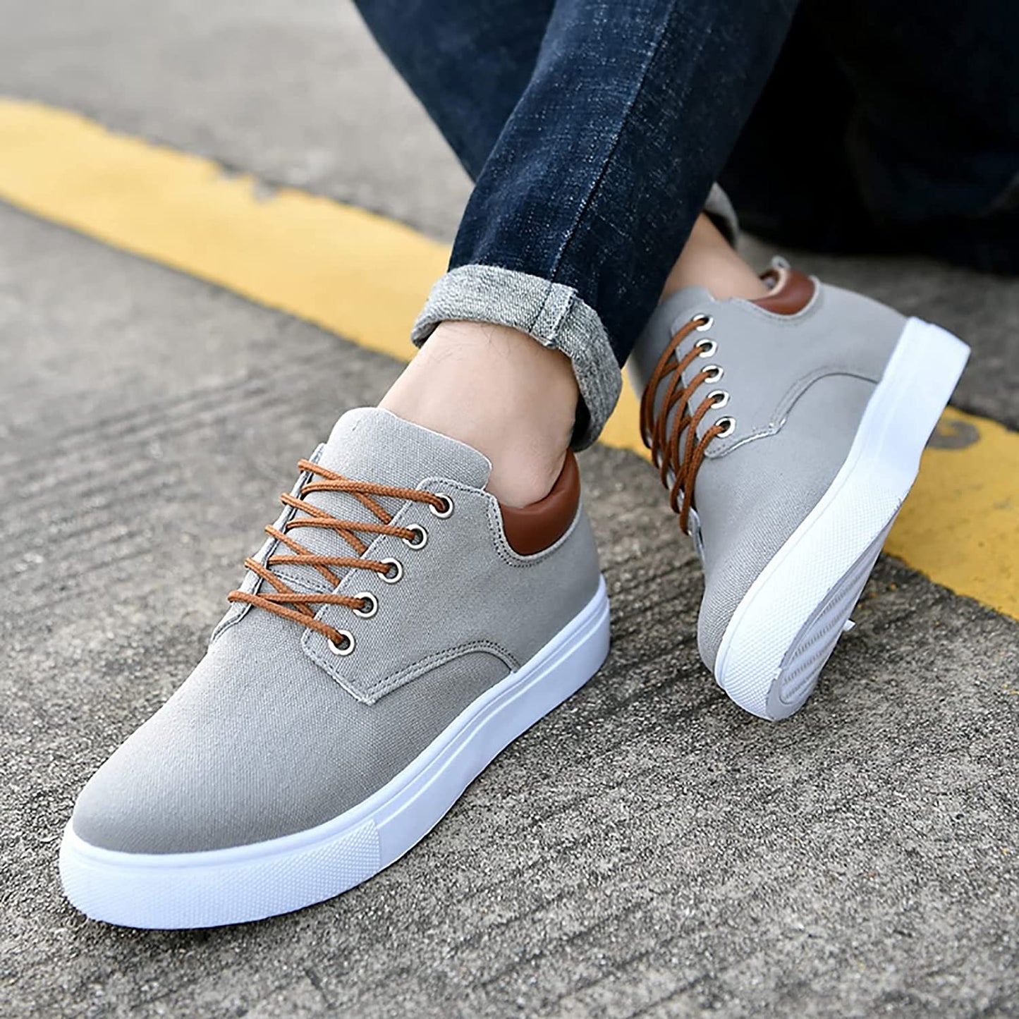 Men’s Low-Top Sneakers – Breathable Canvas – Lace-Up Fit – Padded Collar Comfort