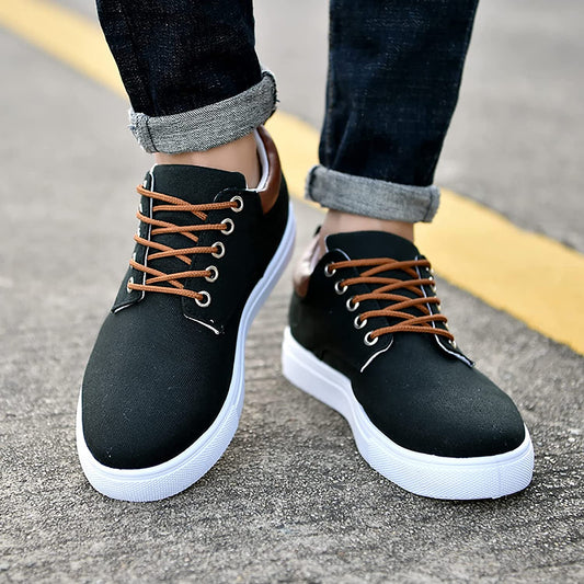 Men’s Low-Top Sneakers – Breathable Canvas – Lace-Up Fit – Padded Collar Comfort