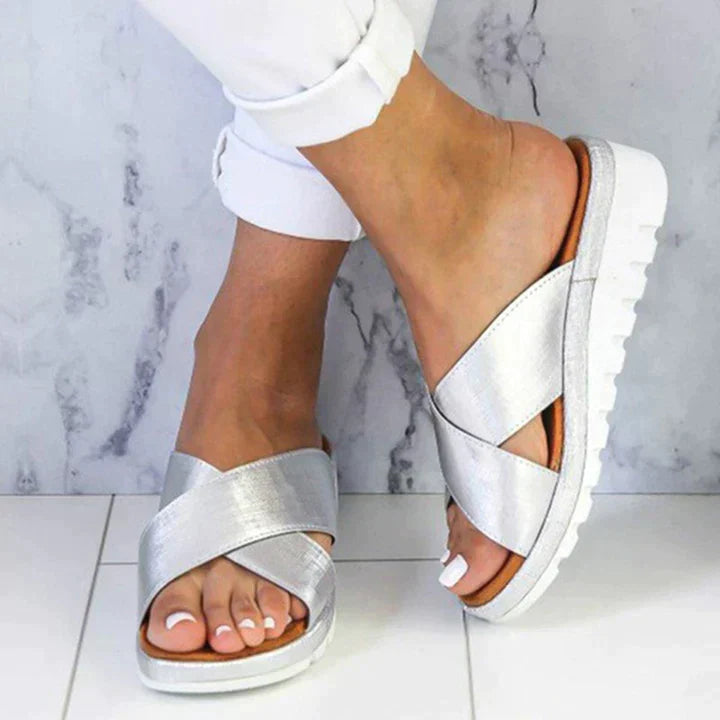 Women’s Sandals – Crisscross Straps – Cushioned Platform Sole – Casual Comfort Fit