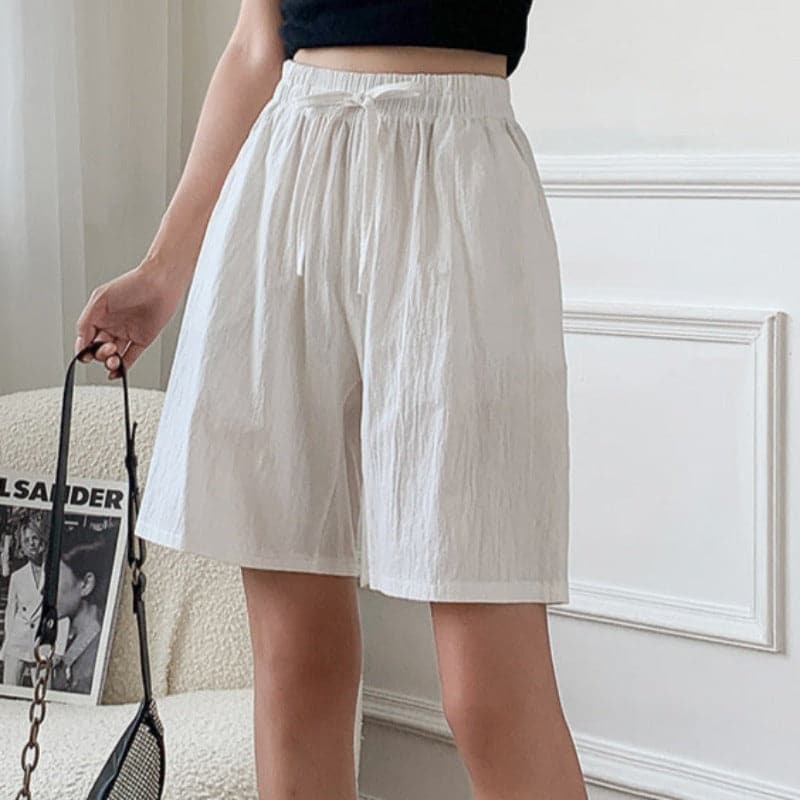 Women’s Knee-Length Shorts – Relaxed Fit – Elastic Waist – Natural Fibers – Casual Wear