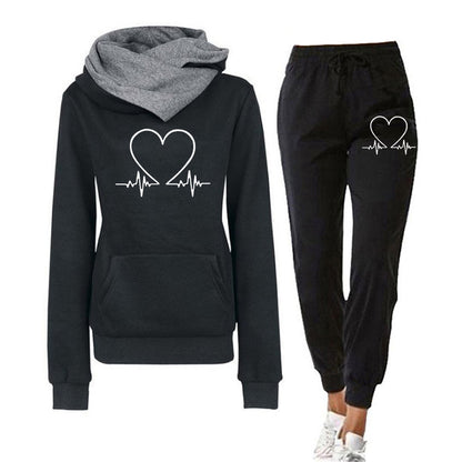 Women’s Jogging Set – Soft Knit – Relaxed Fit – Heart Graphic – Tapered Leg Pants