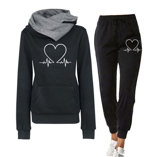 Women’s Jogging Set – Soft Knit – Relaxed Fit – Heart Graphic – Tapered Leg Pants