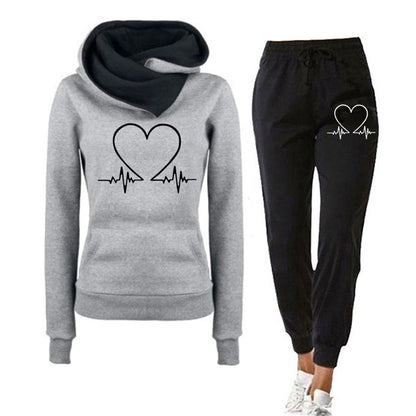 Women’s Jogging Set – Soft Knit – Relaxed Fit – Heart Graphic – Tapered Leg Pants