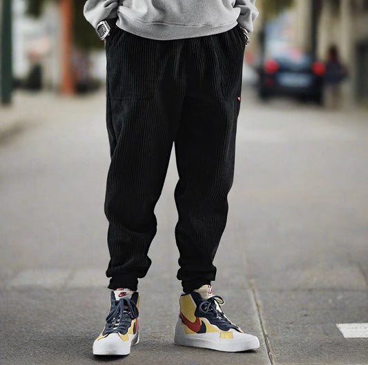 Schwarzer moderne, weite Cordhose für Herren