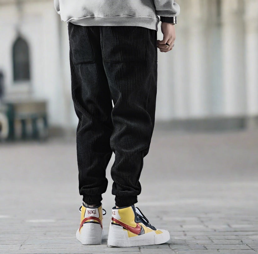 Schwarzer moderne, weite Cordhose für Herren