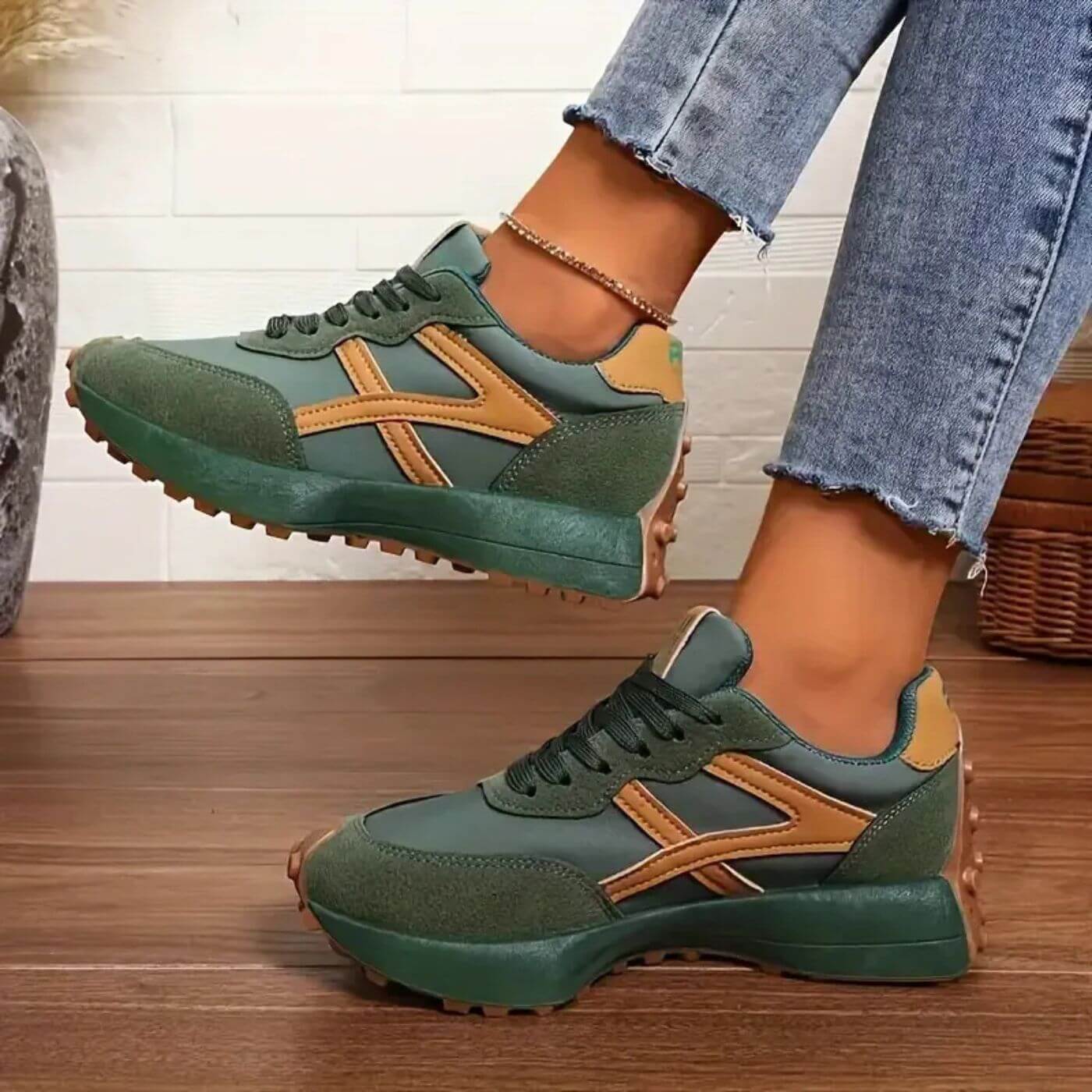 Women’s Sneakers – Breathable Mesh – Cushioned Sole – Low-Top Lace-Up – Casual Fit
