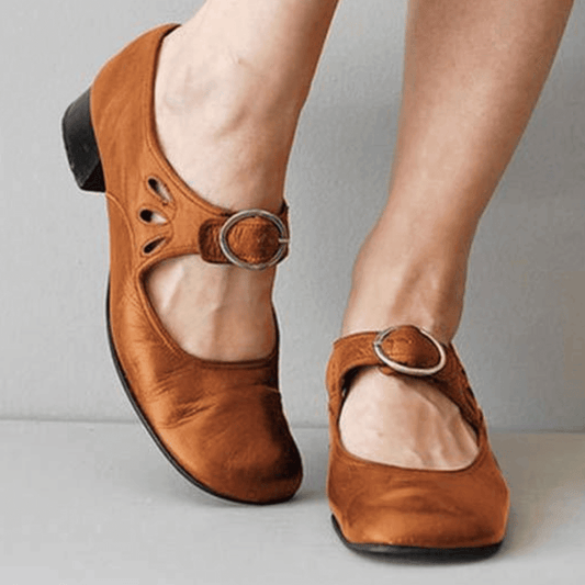 Women’s Closed-Toe Sandals – Low Heel – Adjustable Buckle – Cut-Out Detailing