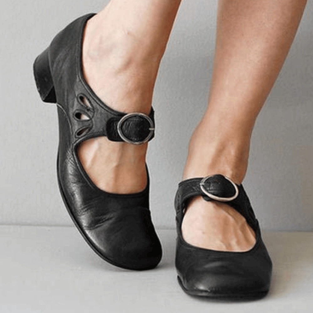 Women’s Closed-Toe Sandals – Low Heel – Adjustable Buckle – Cut-Out Detailing